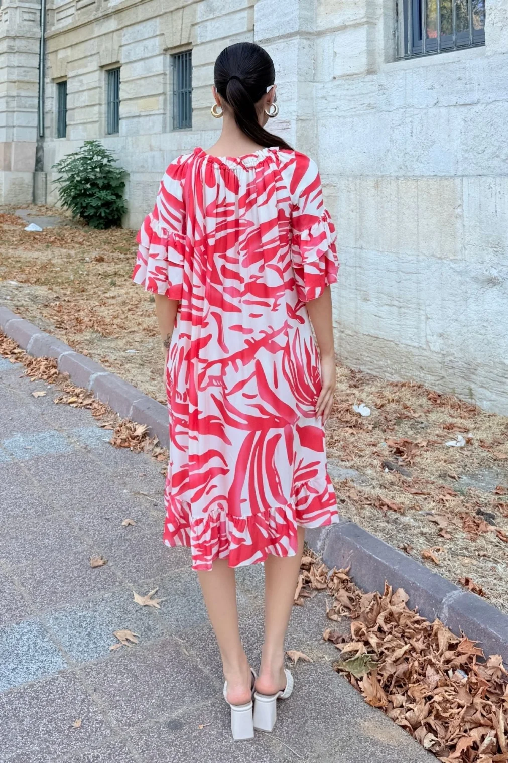 Yaka Lastikli Fırfır Detaylı Rahat Form Viskon Elbise 6024-Fuşya