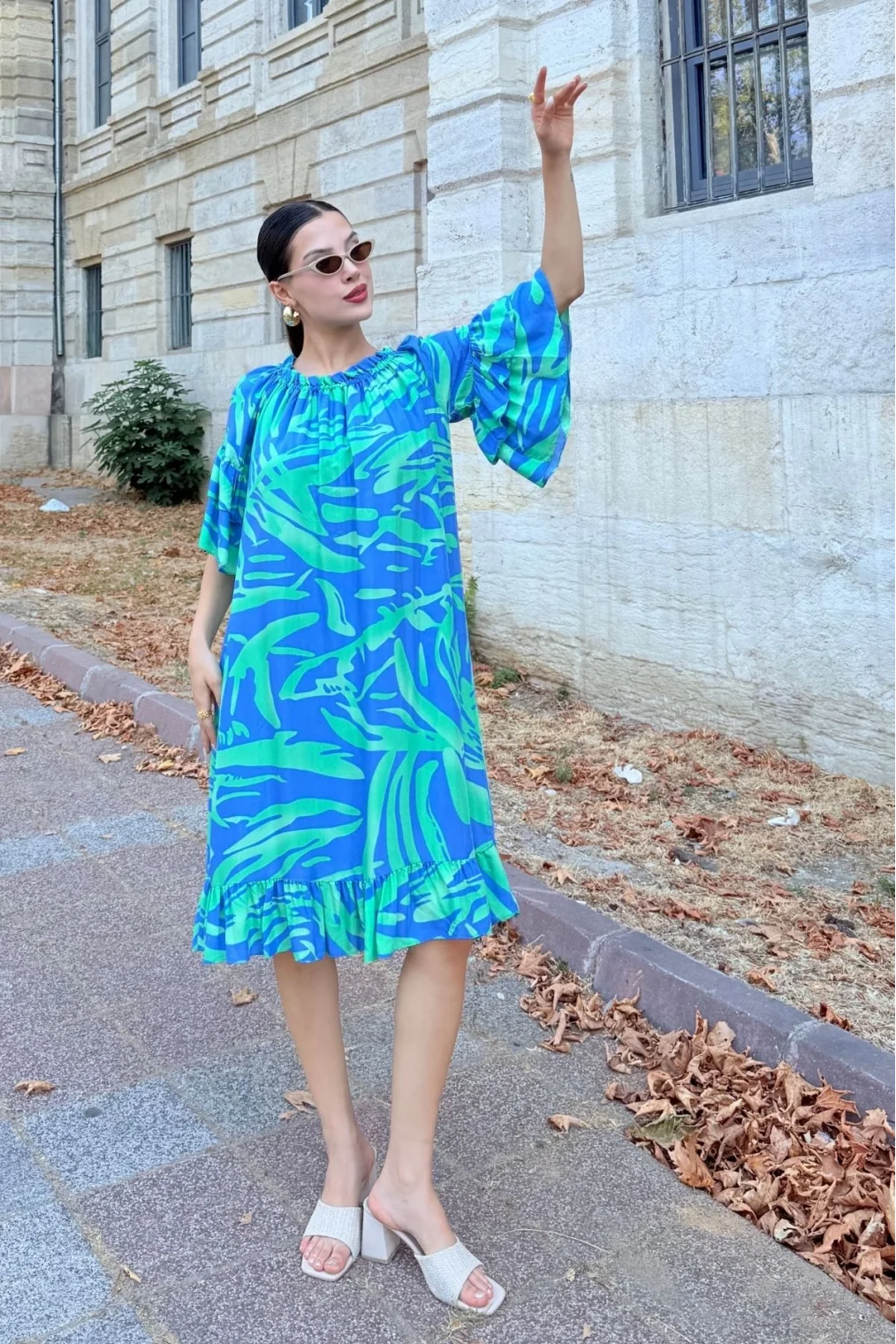 Yaka Lastikli Fırfır Detaylı Rahat Form Viskon Elbise 6024-İndigo