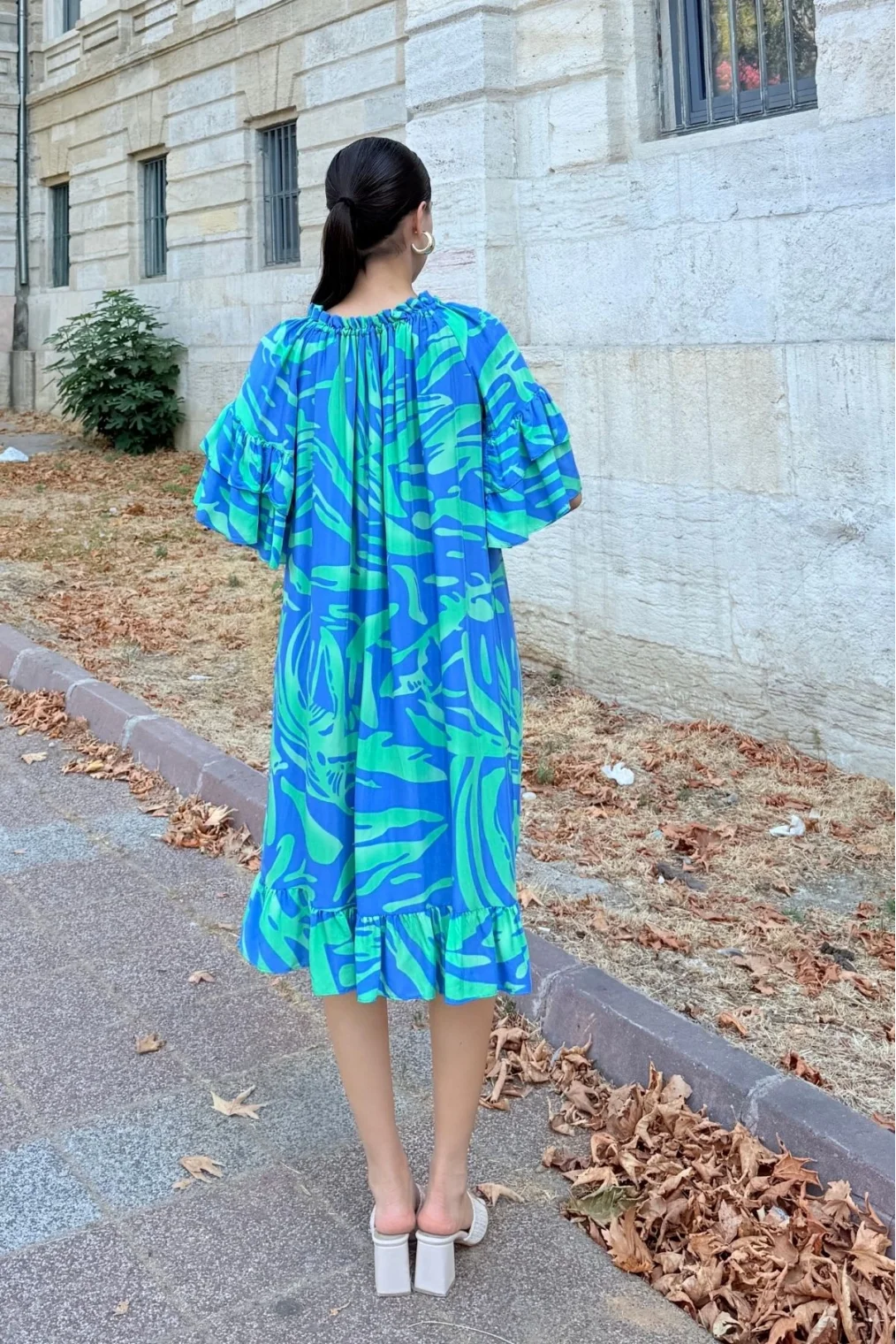 Yaka Lastikli Fırfır Detaylı Rahat Form Viskon Elbise 6024-İndigo