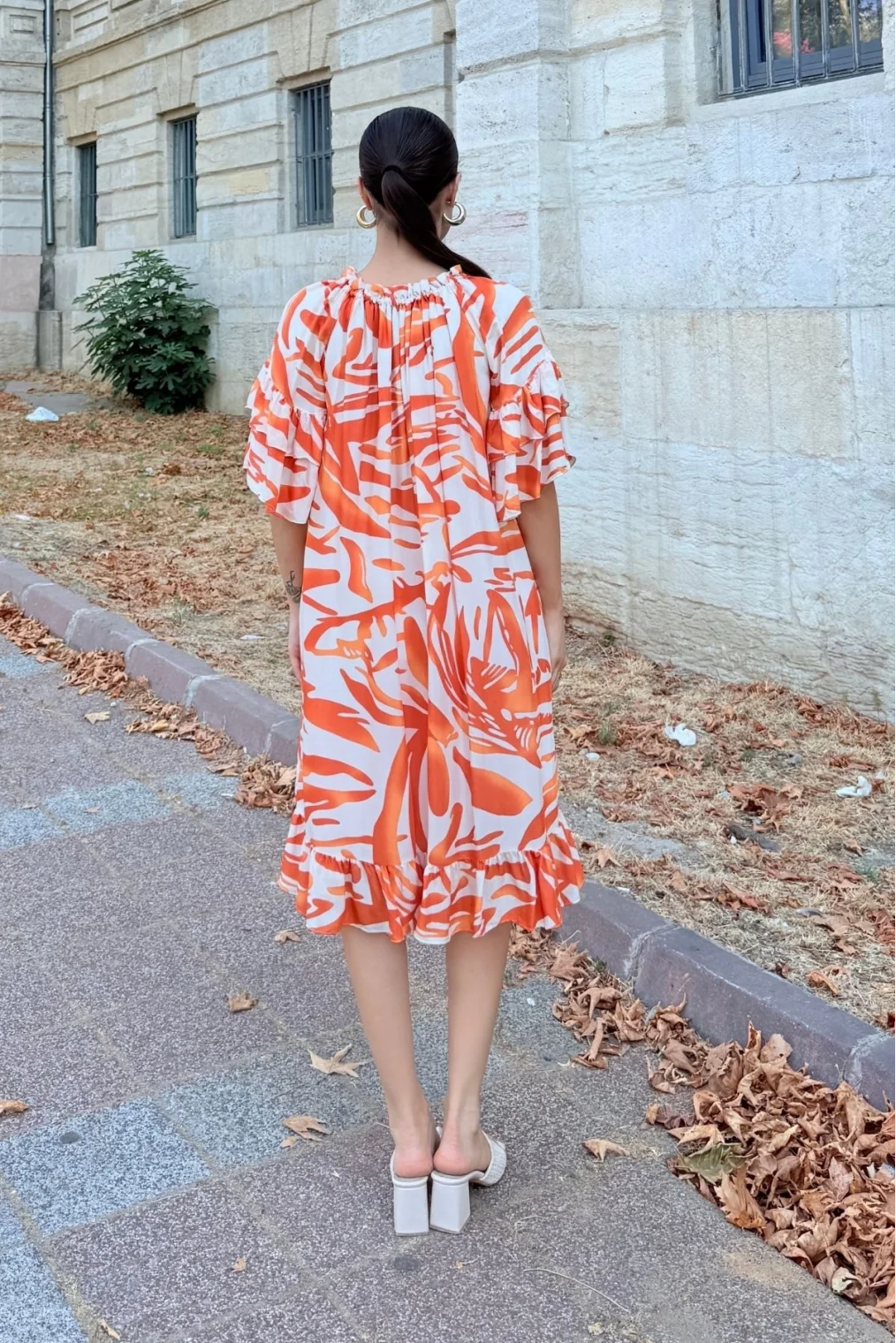 Yaka Lastikli Fırfır Detaylı Rahat Form Viskon Elbise 6024-Oranj