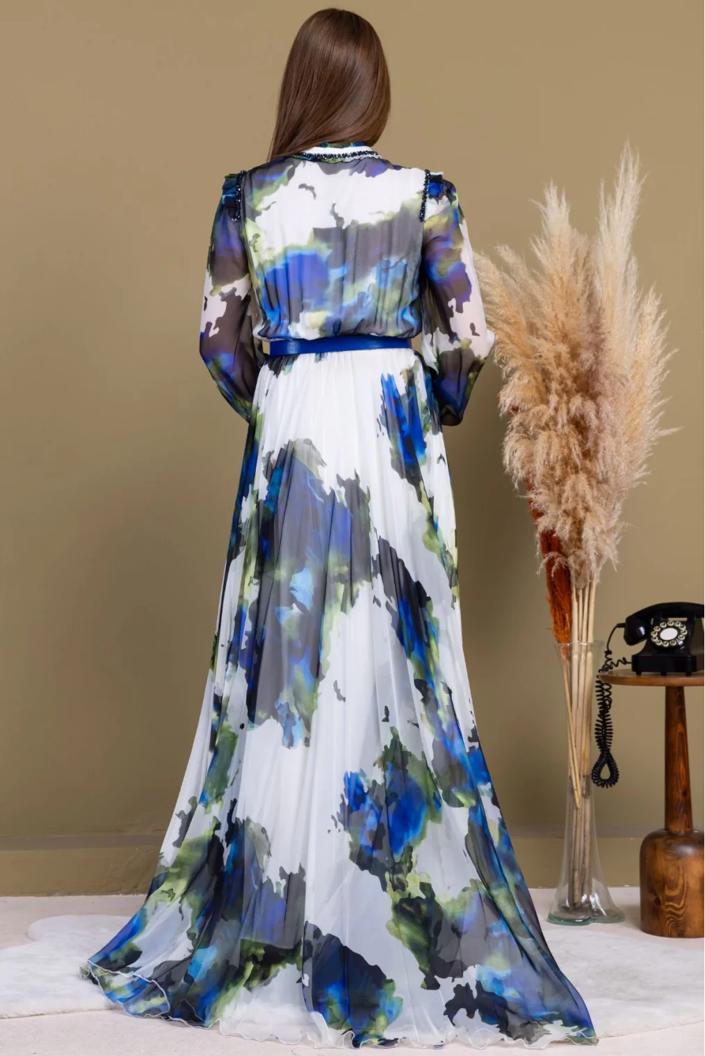 Yaka ve Omuz Boncuk İşlemeli Şifon Abiye 2704-Saks