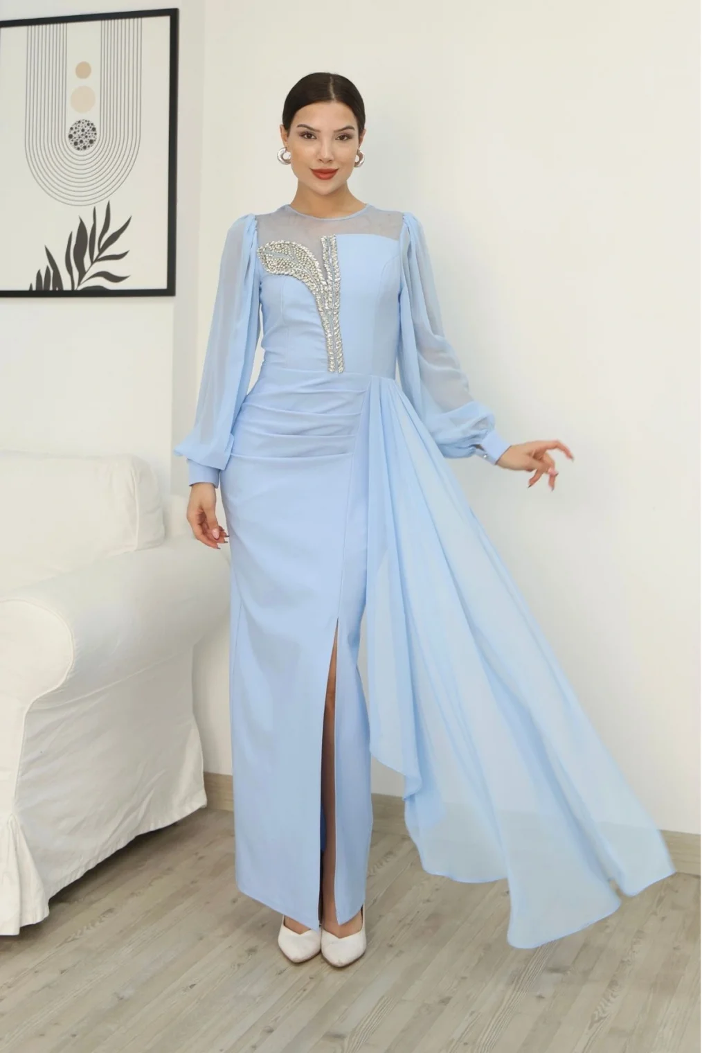 Yakası Tül Bel Detaylı Pile ve Yırtmaçlı Abiye Elbise 2313-Bebe Mavisi