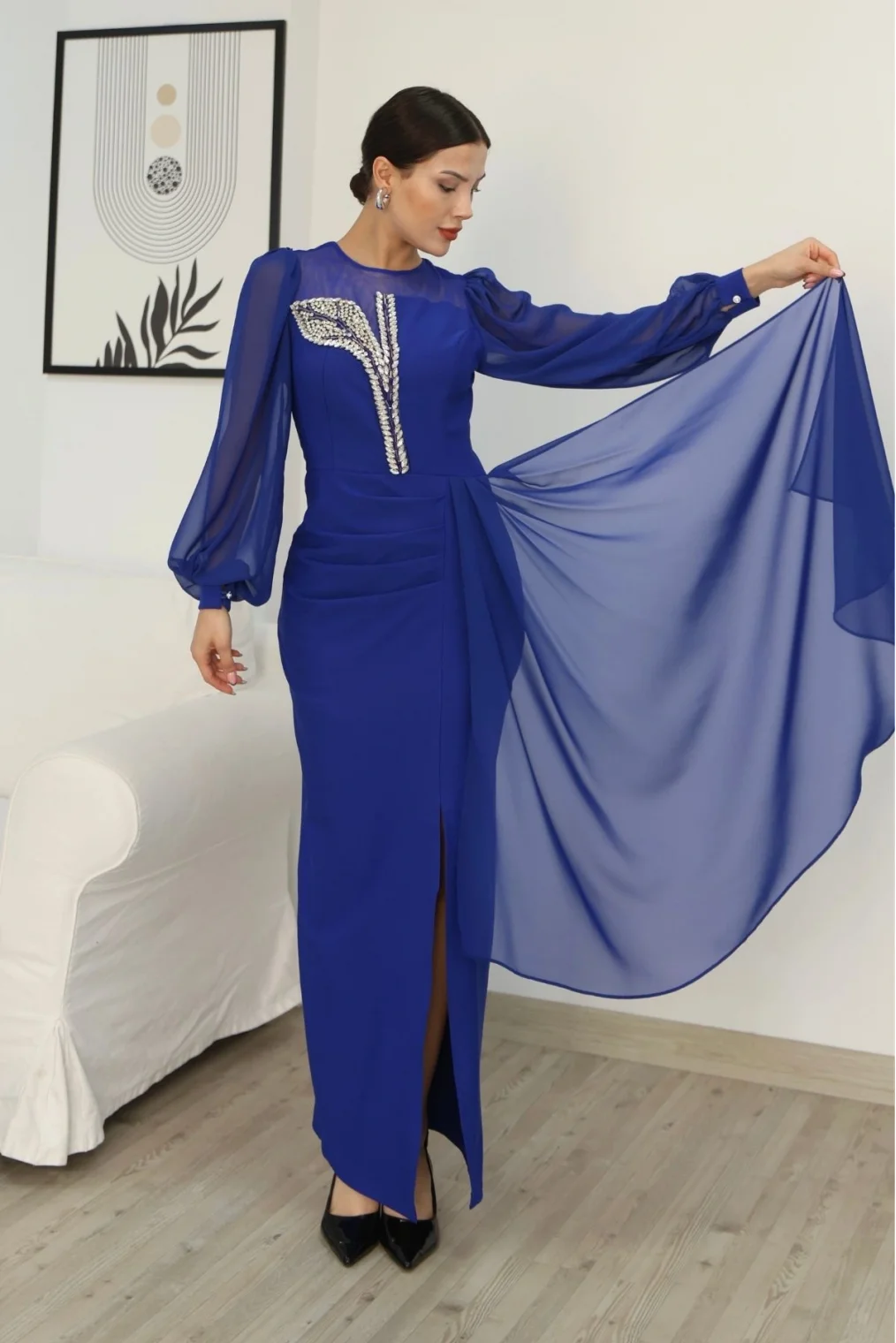 Yakası Tül Bel Detaylı Pile ve Yırtmaçlı Abiye Elbise 2313-Saks