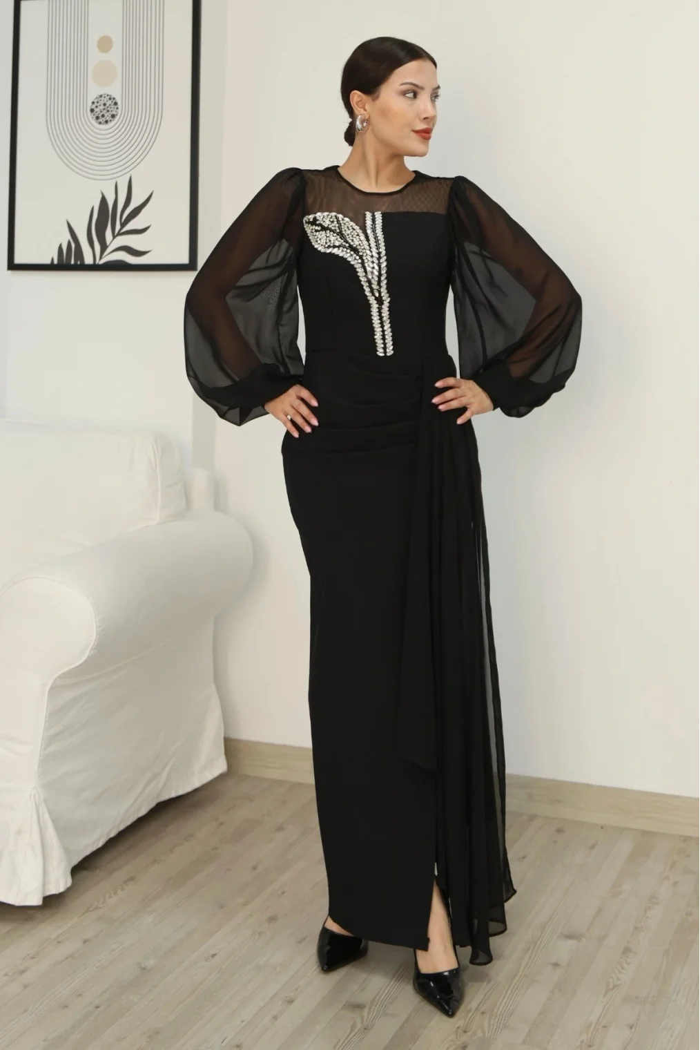 Yakası Tül Bel Detaylı Pile ve Yırtmaçlı Abiye Elbise 2313-Siyah