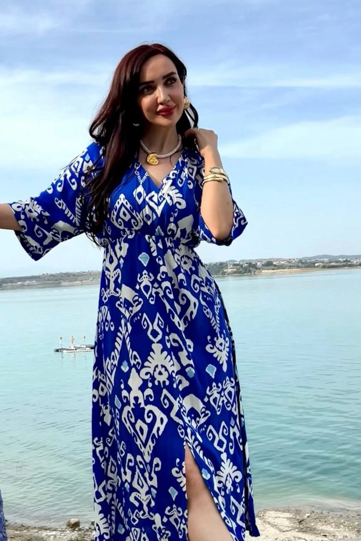 Mavi Desenli Yırtmaçlı Elbise