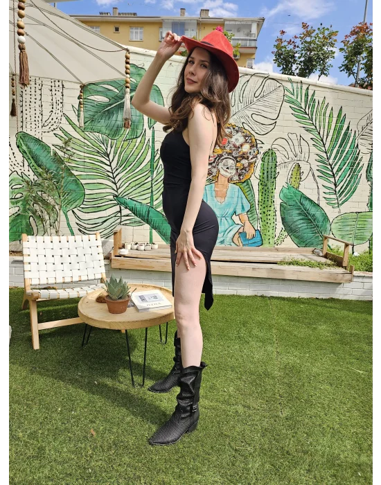 Siyah Bacak Dekolte Elbise