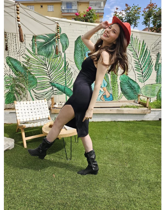 Siyah Bacak Dekolte Elbise