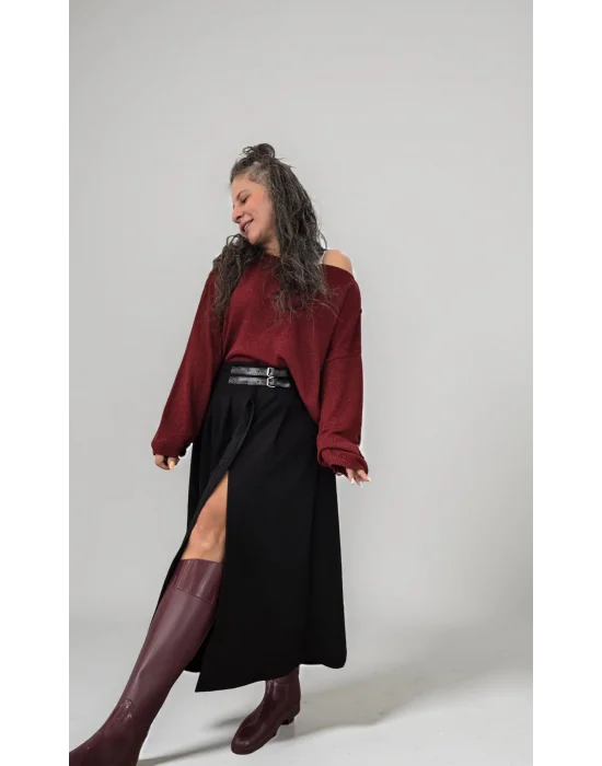 Siyah Kemerli Detaylı Yırtmaçlı Etek