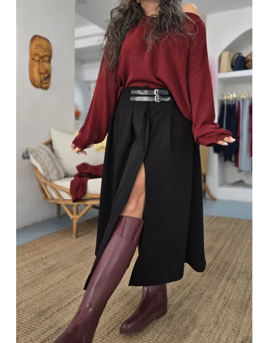 Siyah Kemerli Detaylı Yırtmaçlı Etek