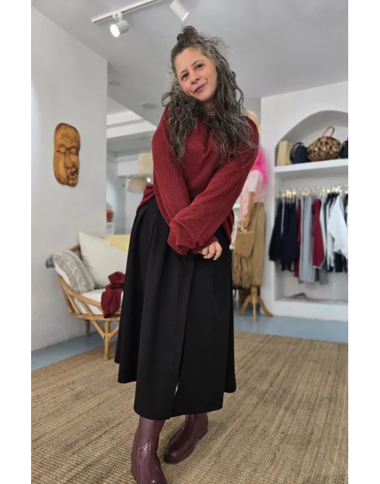 Siyah Kemerli Detaylı Yırtmaçlı Etek