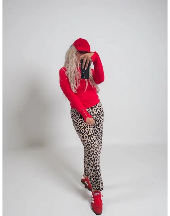 Kırmızı Kol Dügme Detaylı Kazak