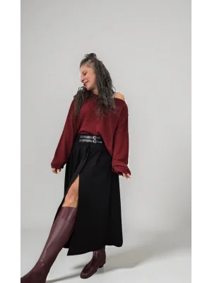 Siyah Kemerli Detaylı Yırtmaçlı Etek