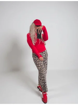 Kırmızı Kol Dügme Detaylı Kazak