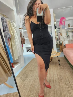 Siyah Bacak Dekolte Elbise