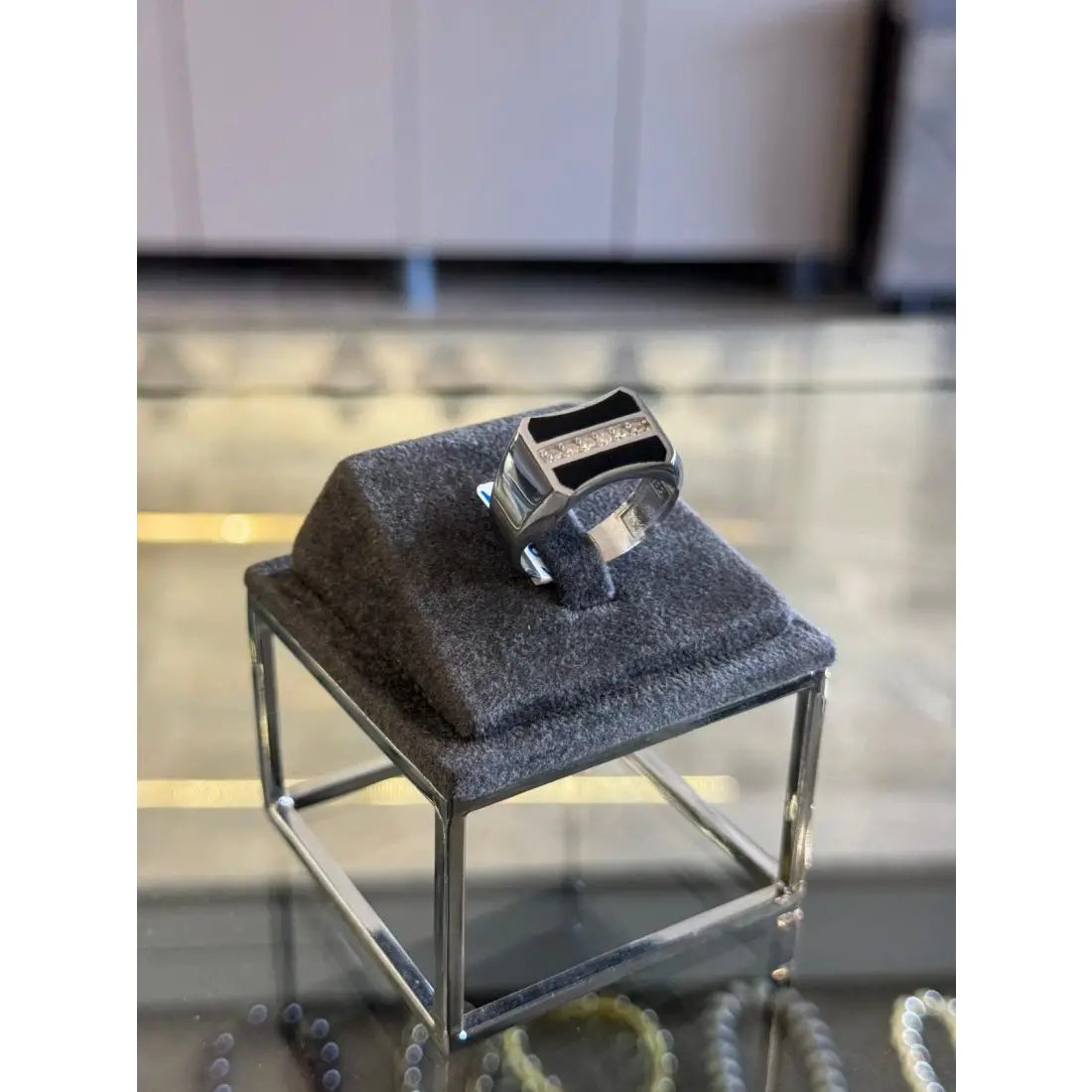 Siyah Mine ve Beyaz Taşlı Erkek Yüzük