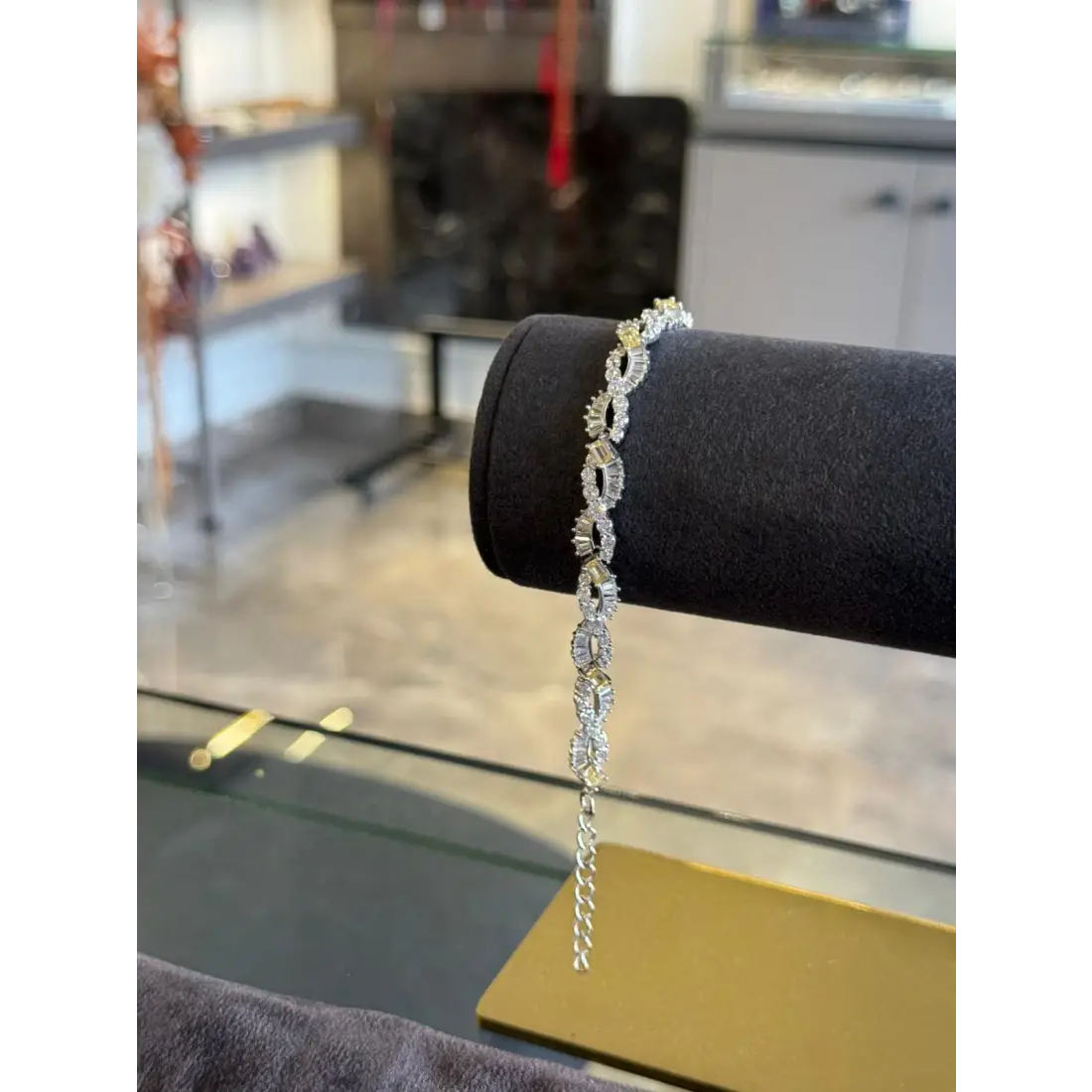 Sarmal Beyaz Taşlı Bileklik