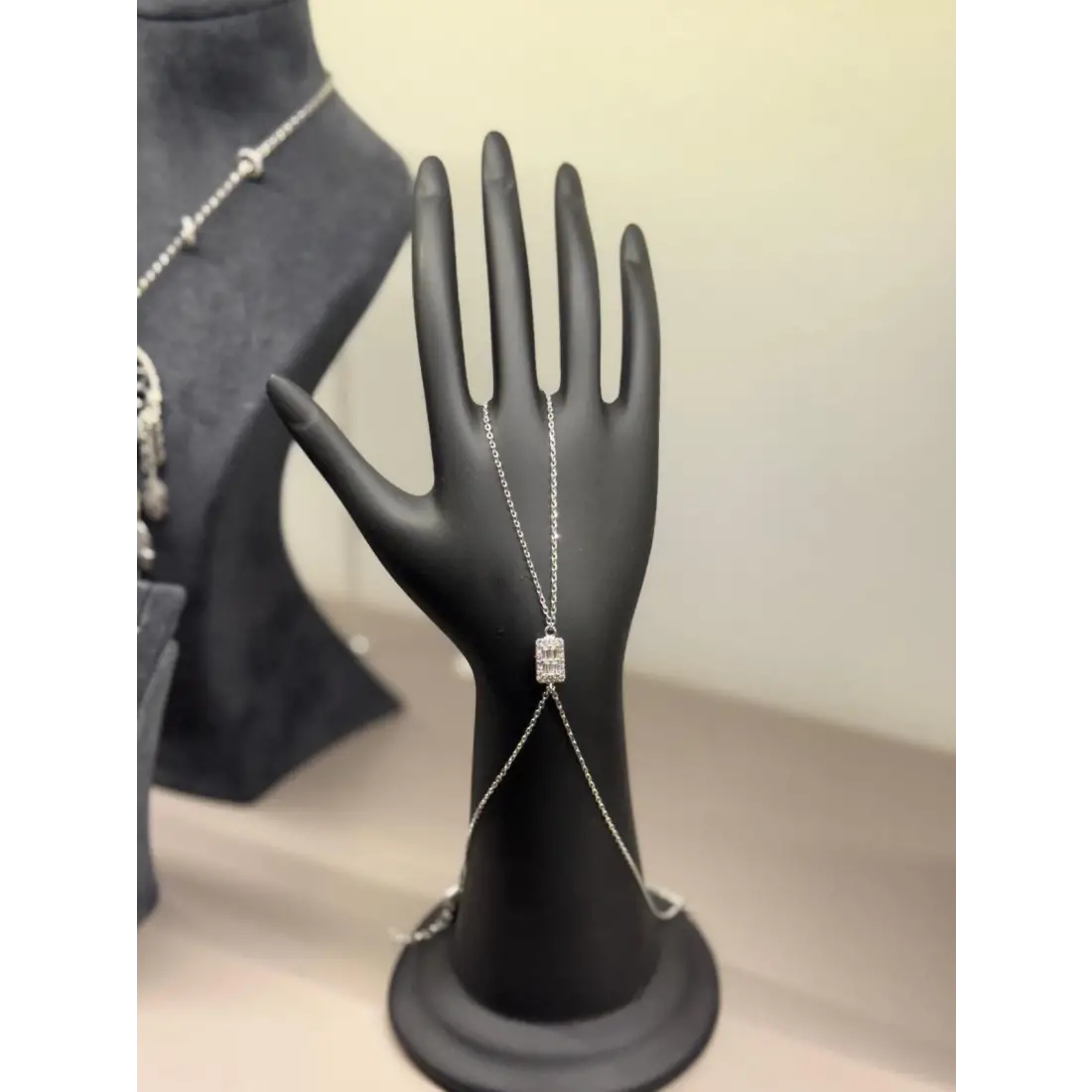 Baget Montürlü Şahmeran