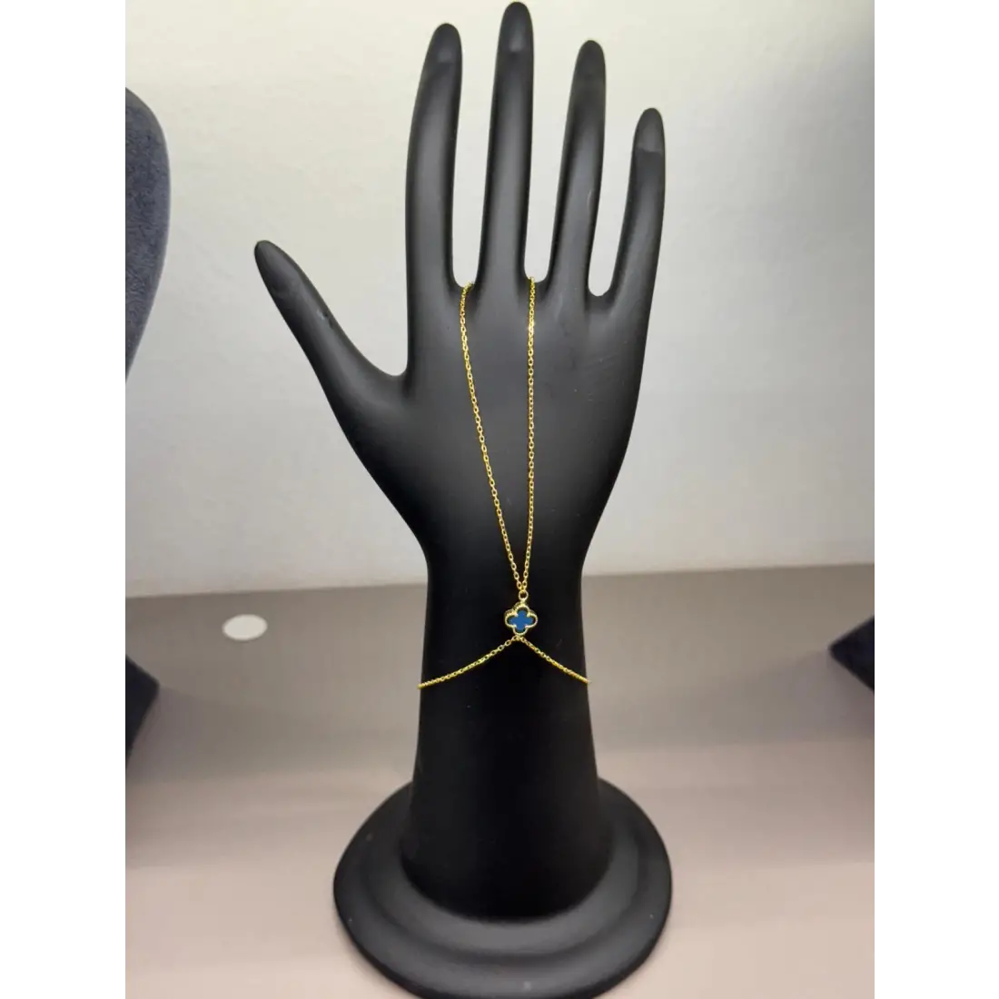 Tek Yonca Siyah Taşlı Şahmeran