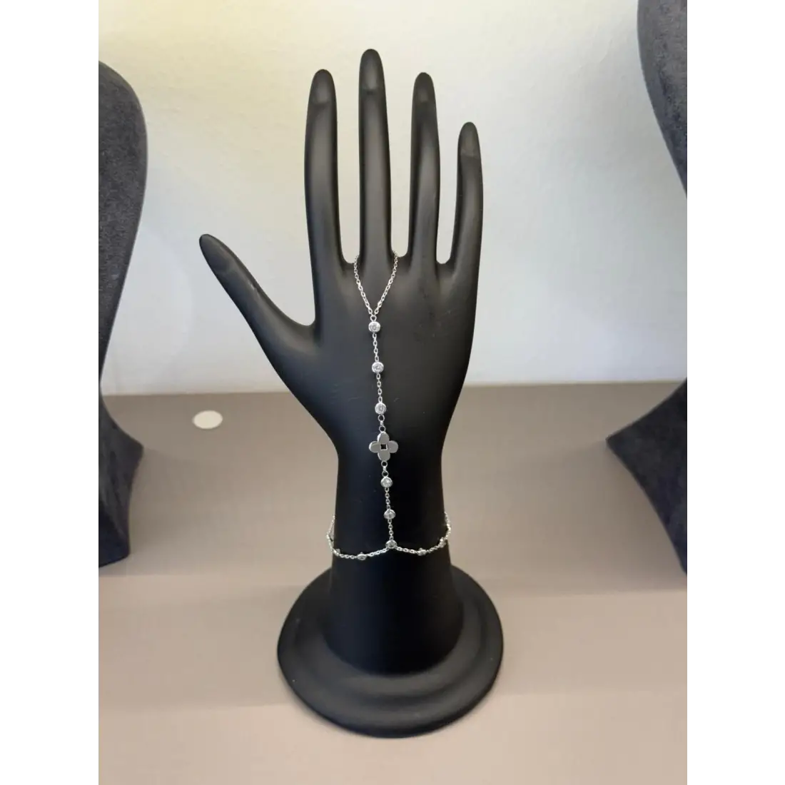 Yuvarlak Taşlı ve Yoncalı Şahmeran