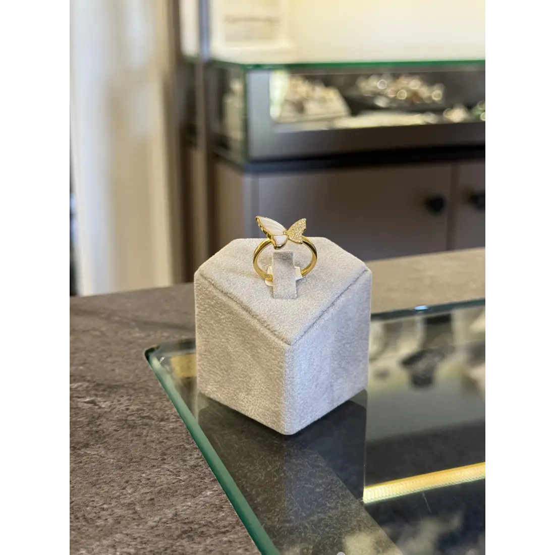 Sedefli Taşlı Altın Kaplama Kelebek Yüzük