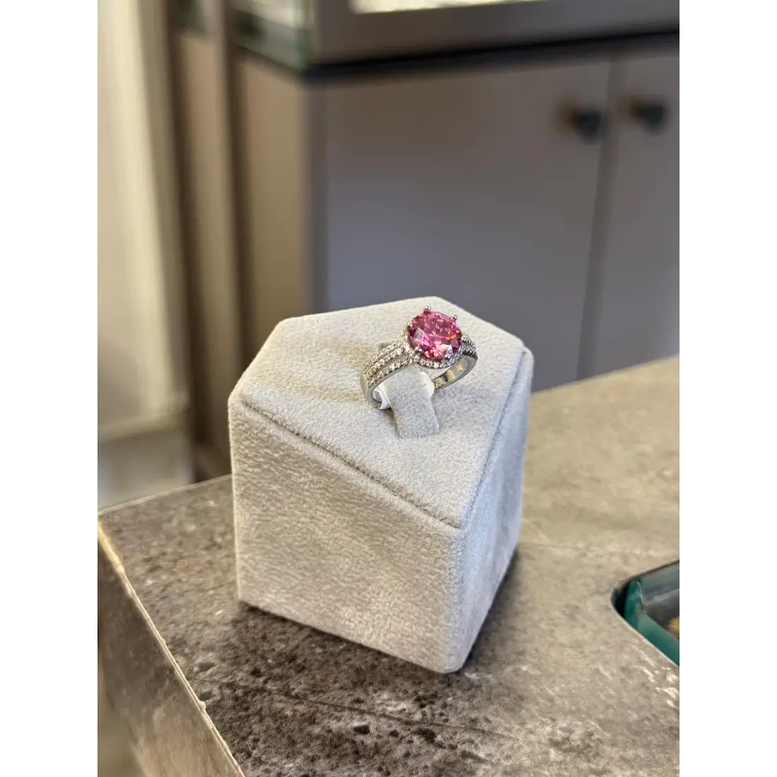 Pembe Moissanit Taşlı Yüzük