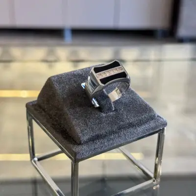 Siyah Mine ve Beyaz Taşlı Erkek Yüzük