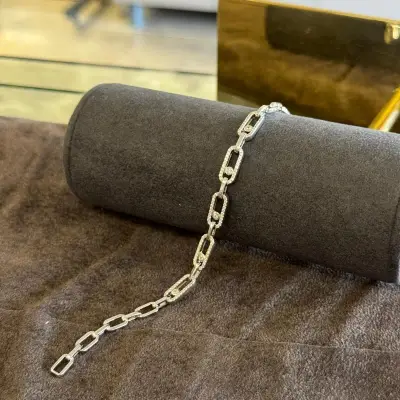 Hareketli Taşlı Gümüş Bileklik