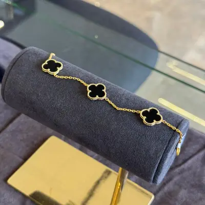 Yonca Motifli Kadın Bileklik