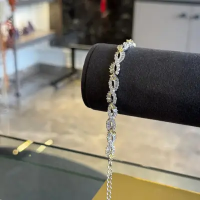 Sarmal Beyaz Taşlı Bileklik