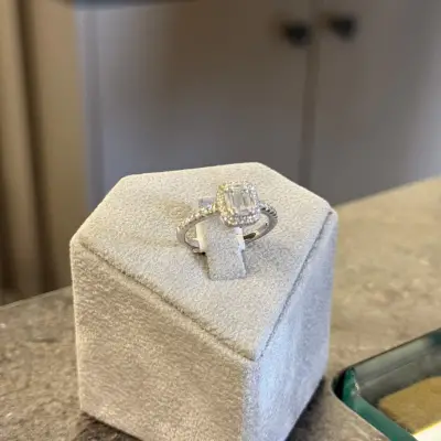 Kolları Taşlı Baget Yüzük