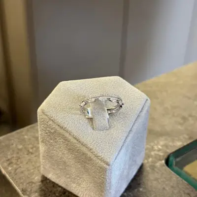 Beyaz Taşlı Çift Sıra Yüzük