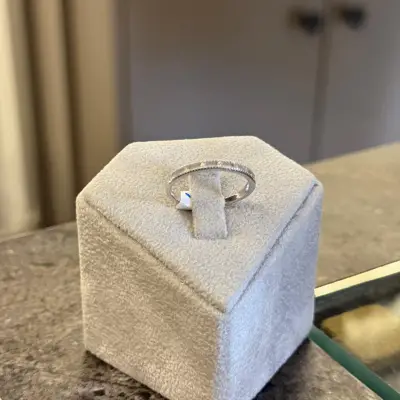 Sıra Taşlı Minimal Yüzük