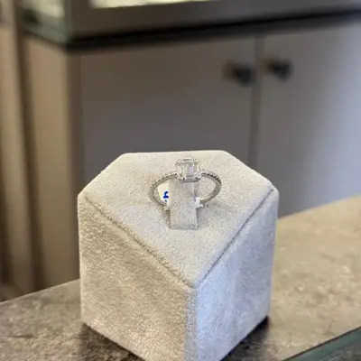 Kolları Taşlı Baget Yüzük