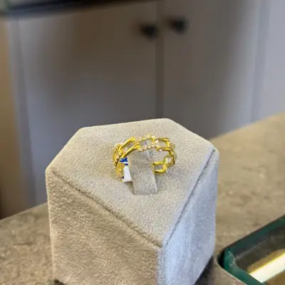 Taşlı Zincir Motifli Altın Kaplama Yüzük