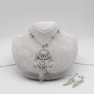 Tüy Motifli Gümüş Kolye