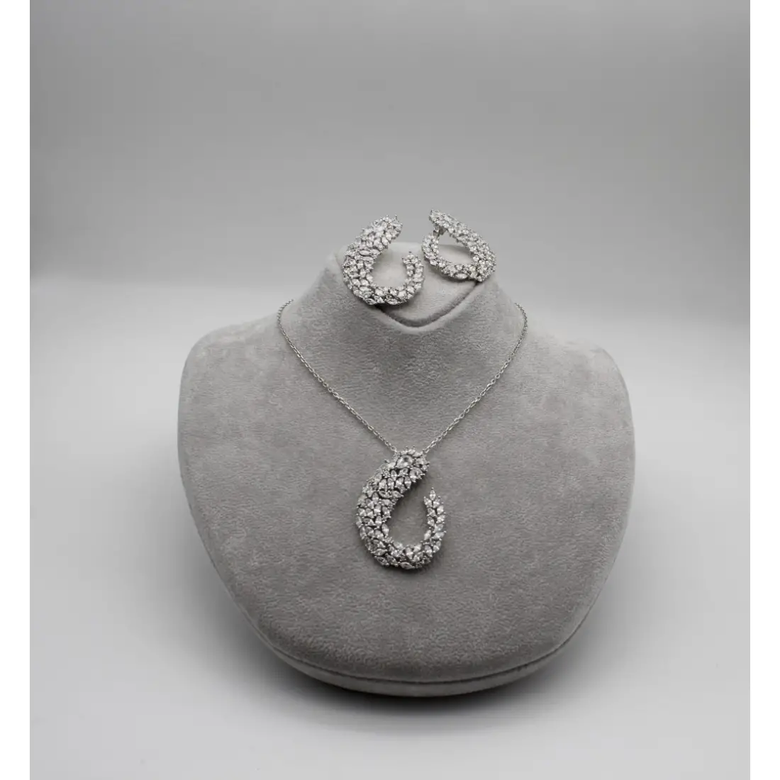 Pırlanta Montürlü Gümüş Kolye ve Küpe