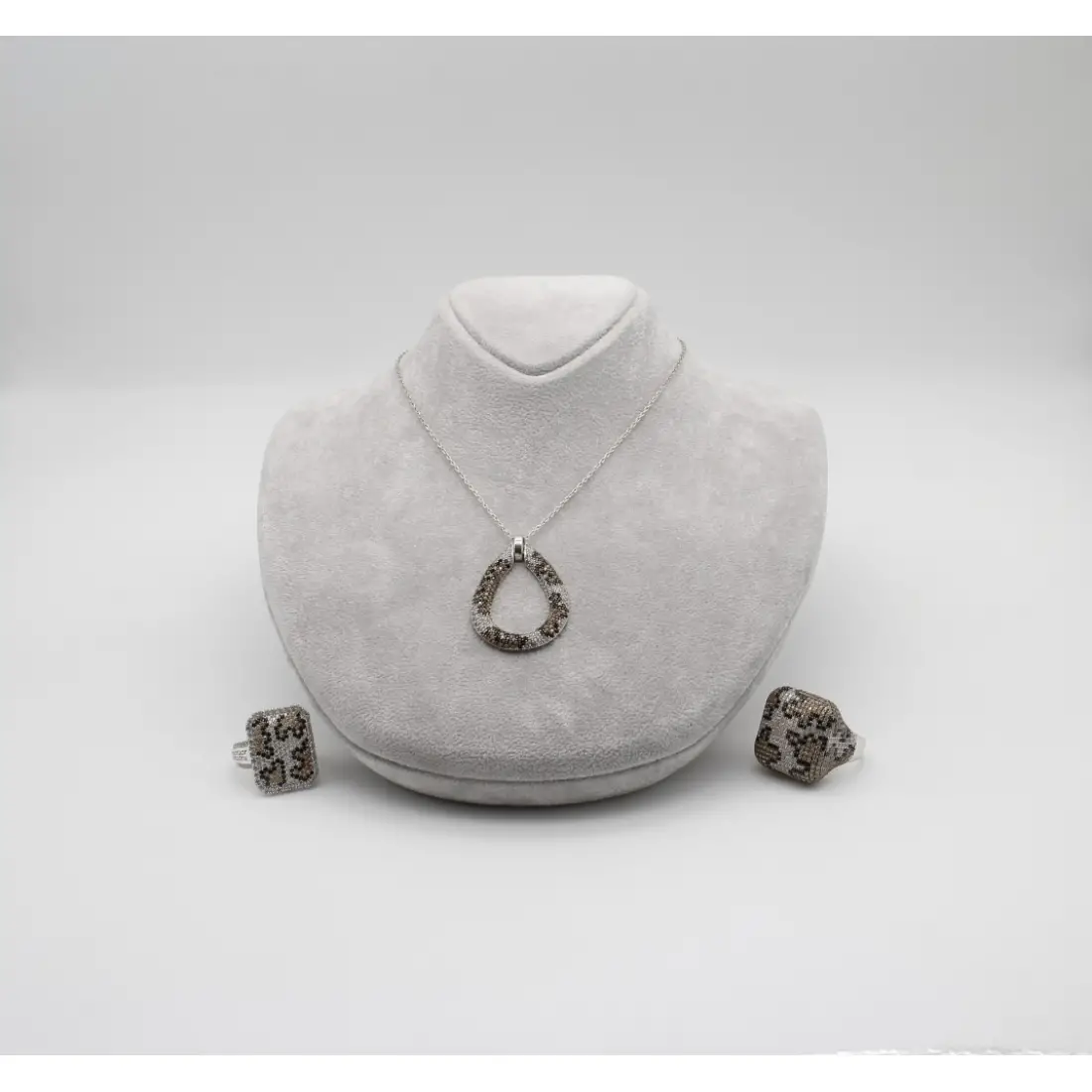 Desenli İthal Gümüş Kolye