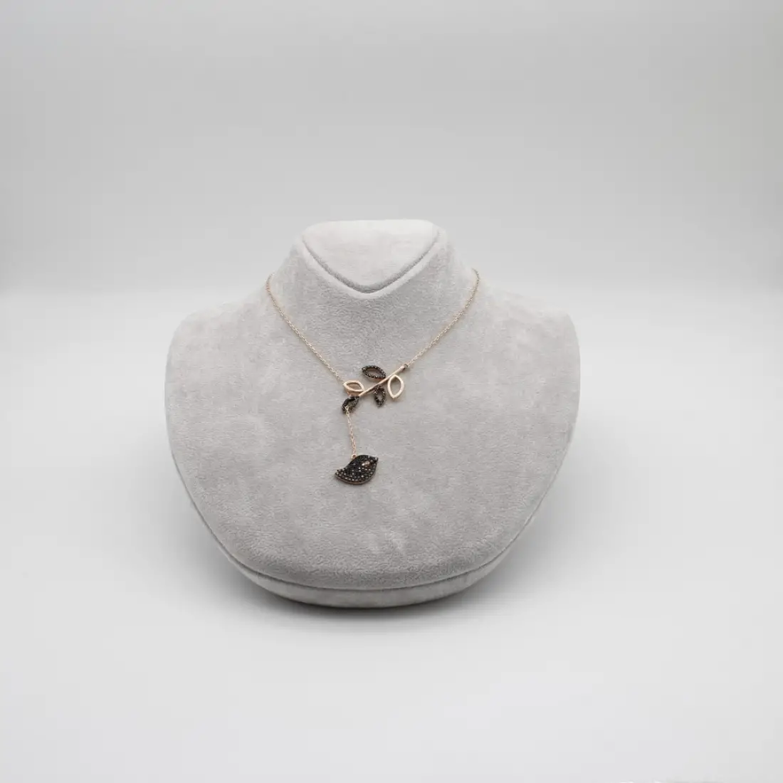 Siyah Taşlı Kuş Kolye