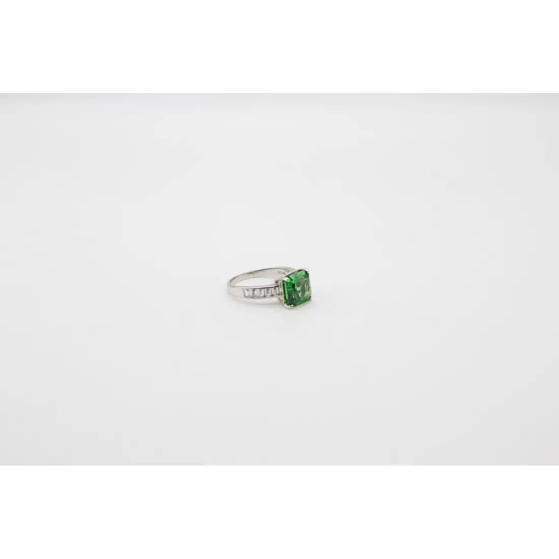 Yeşil Taşlı Gümüş Yüzük