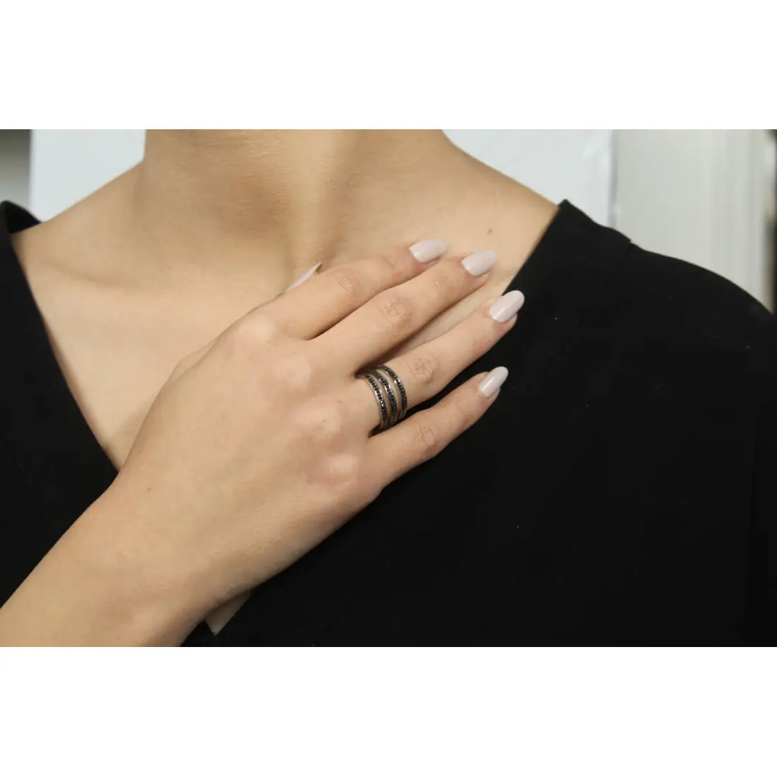 Siyah Taşlı Tam Tur Üçlü Yüzük