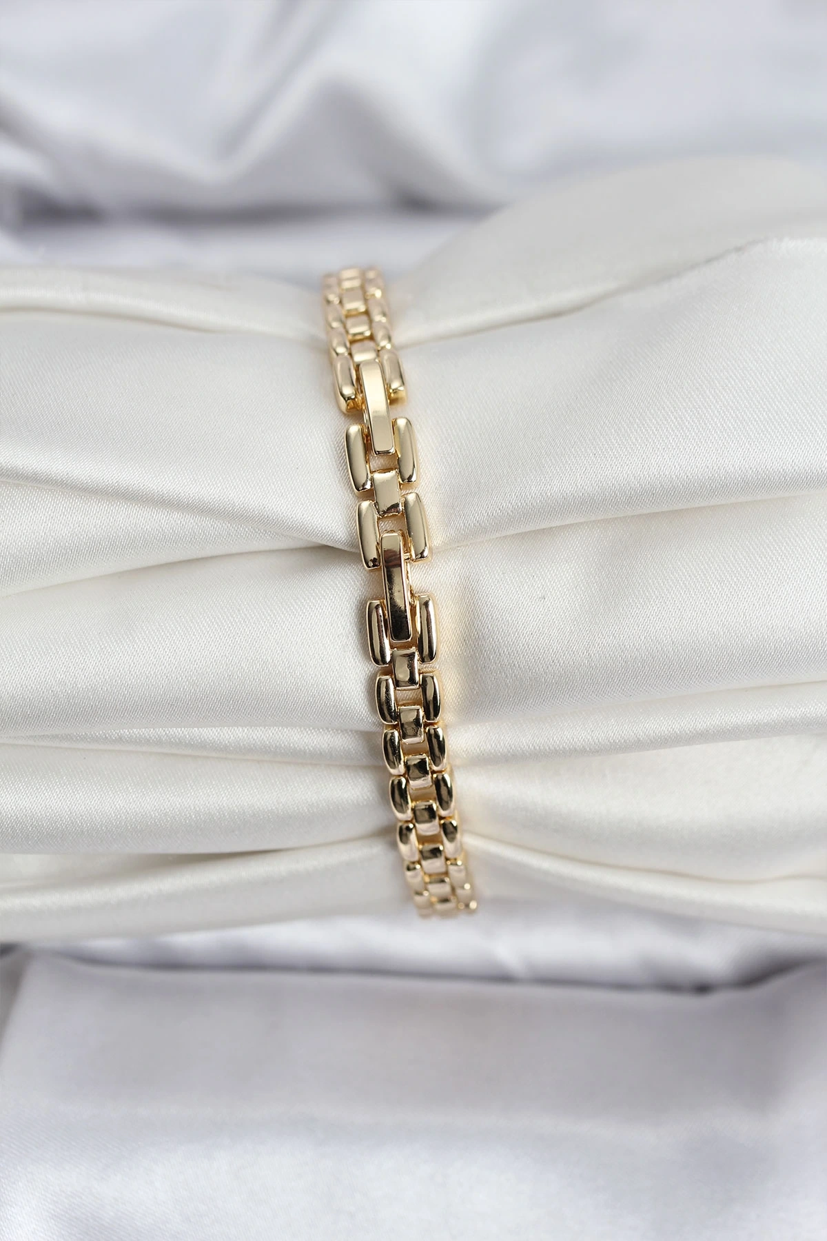 14K Gold Renk Kaplama Zirkon Kare Taşlı CM Kadın Bileklik