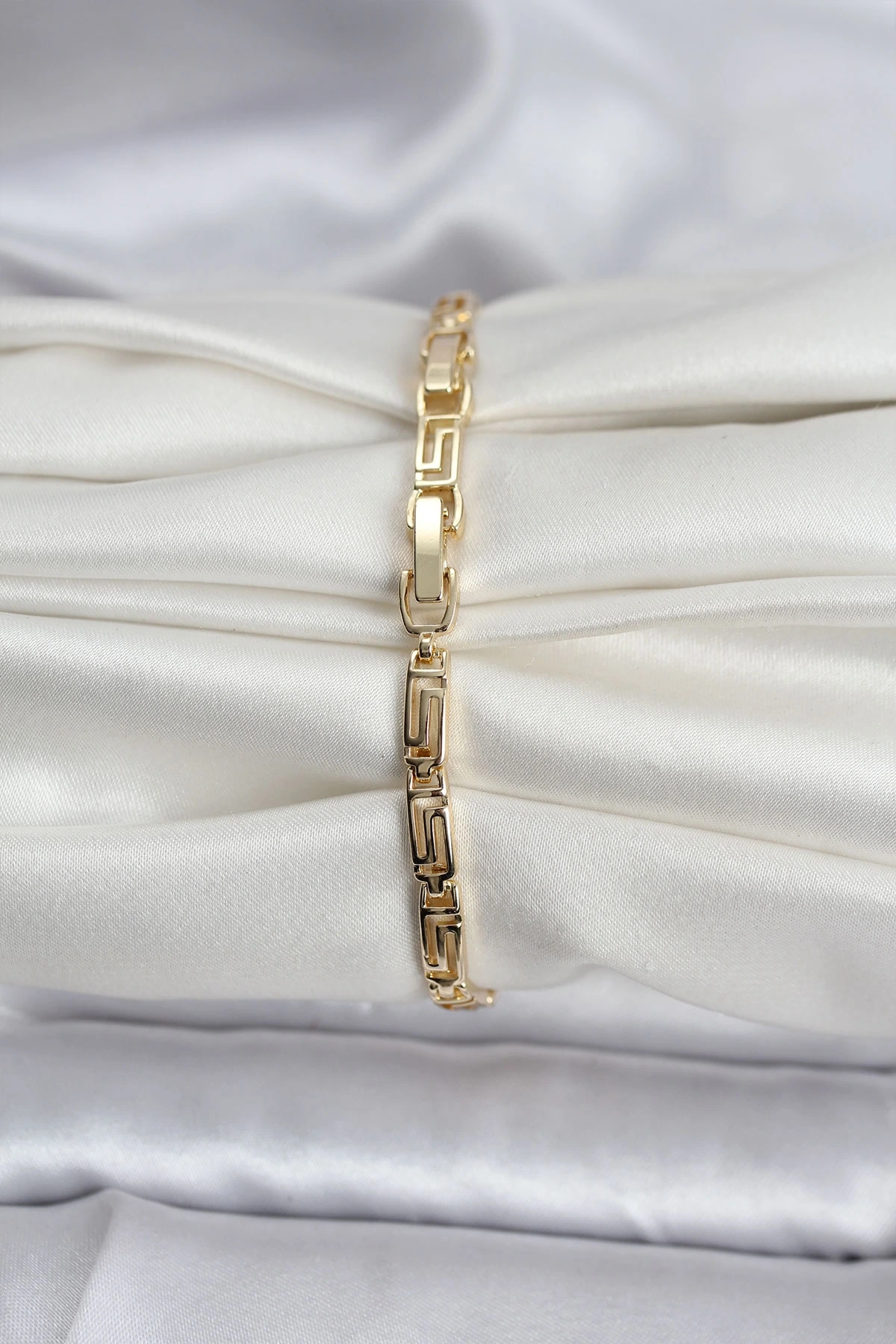 14K Gold Renk Kaplama Zirkon Taşlı Baget Model CM Kadın Bileklik