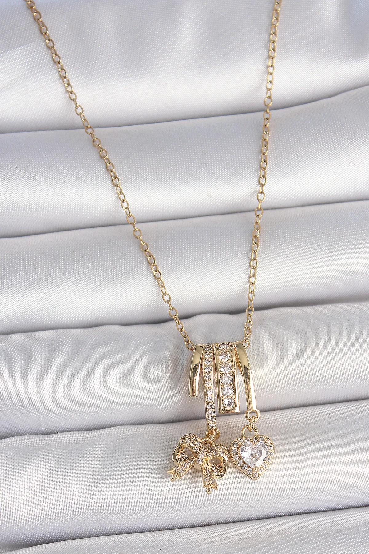 316L Çelik Gold Renk Sallantı Fiyonk Kalp Figür Charm Kadın Kolye