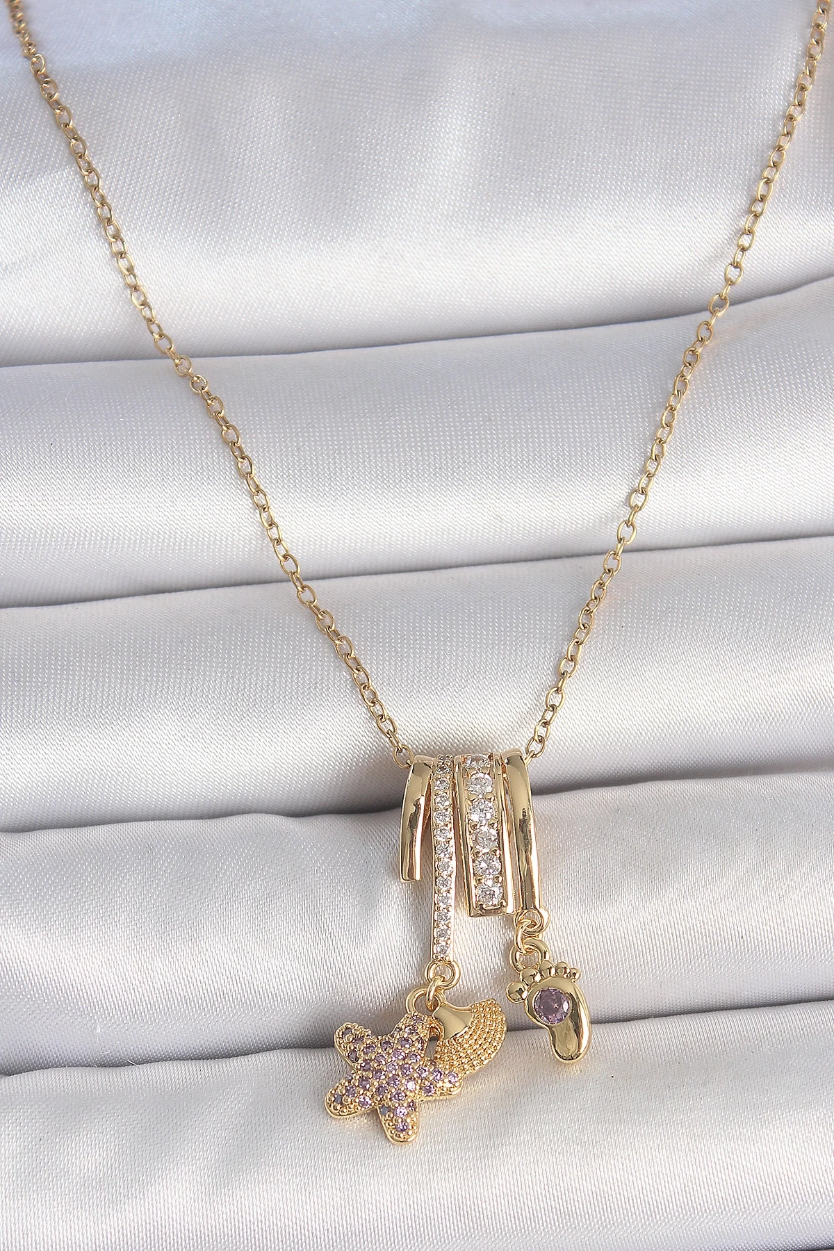 316L Çelik Gold Renk Sallantı Zirkon Taşlı Mor Taşlı Ayıcık Figür Charm Kadın Kolye