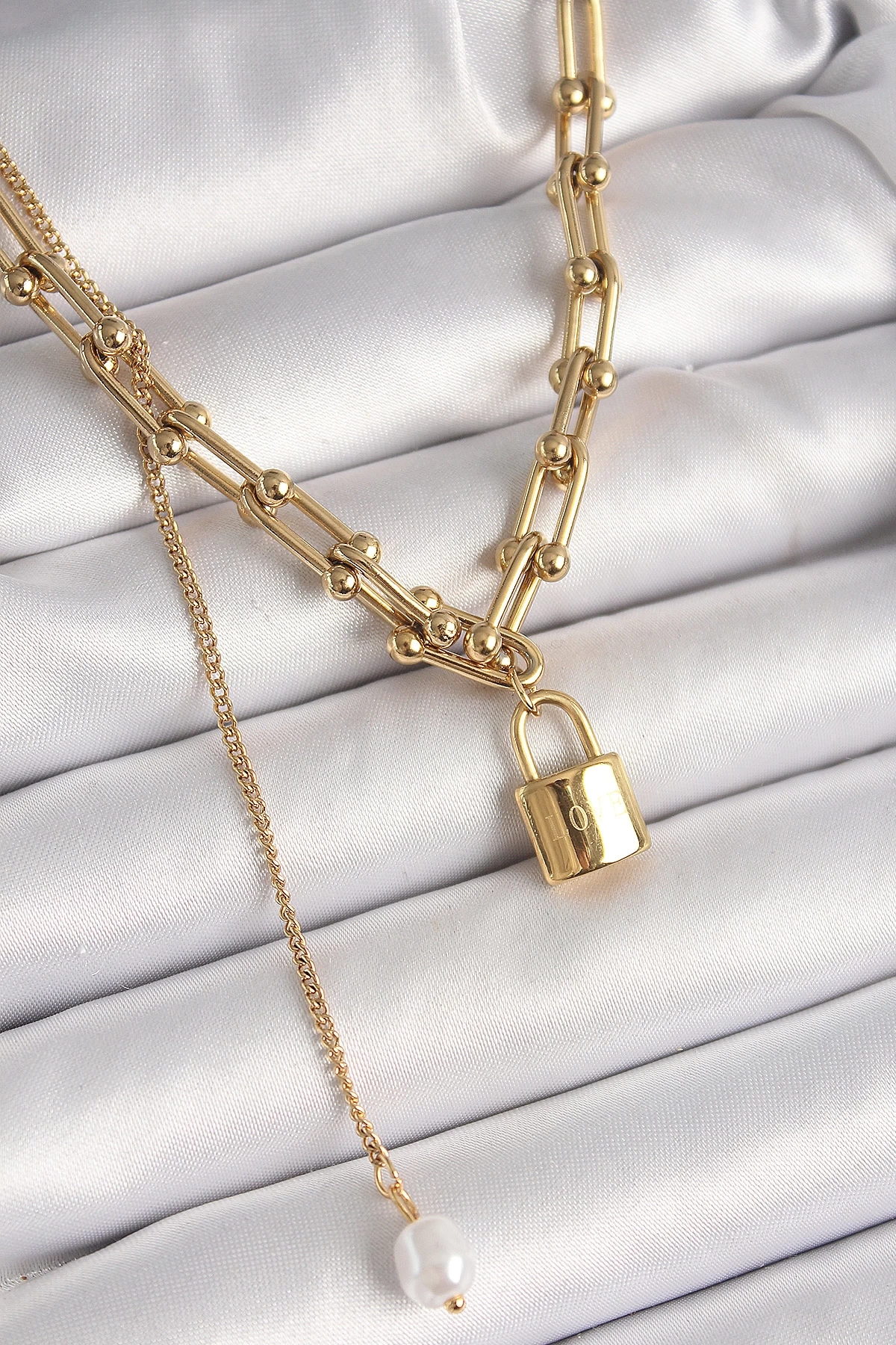 316L Çelik Gold Renk Tiffany Zincir Model Kilit Figür Sallantı İnci Detay Kadın Kolye