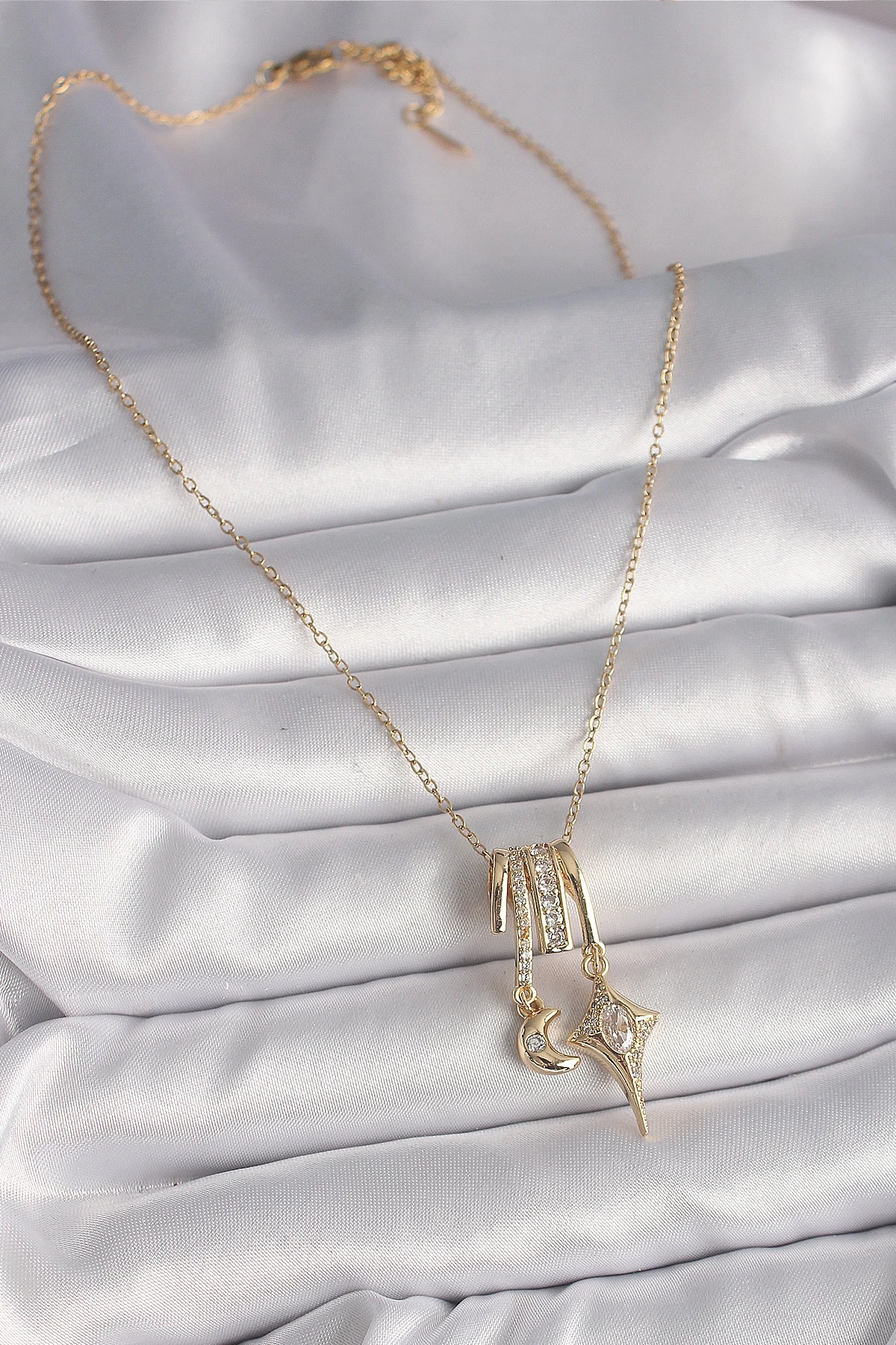 316L Çelik Gold Renk Zincir Sallantı Zirkon Taşlı Hilal Yılıdız Model Kadın Charm Kolye