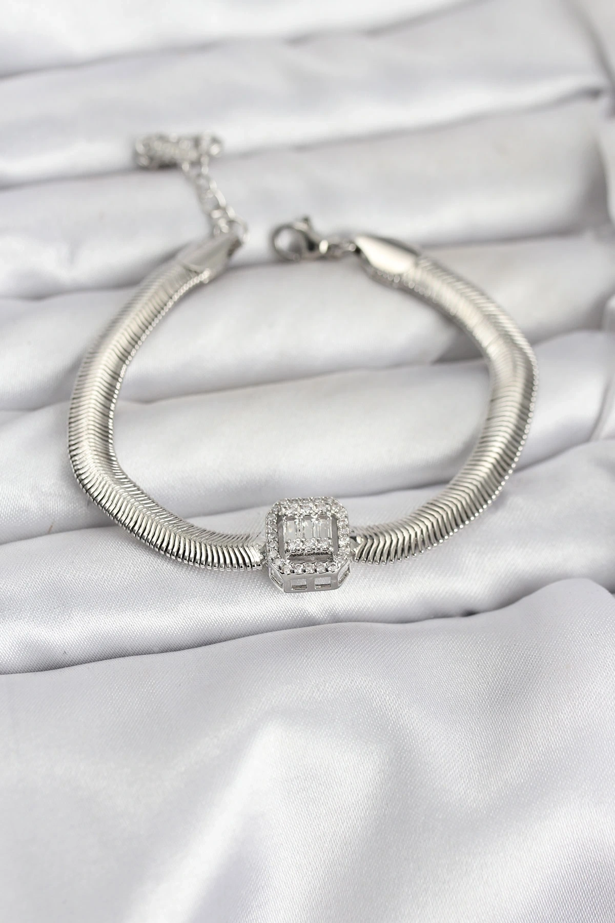 316L Çelik Gümüş Renk Baget Zirkon Taşlı Yılan Zincirli Kadın Bileklik