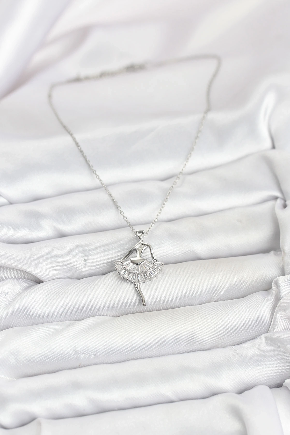 316L Çelik Gümüş Renk Balerin Model Kadın Kolye