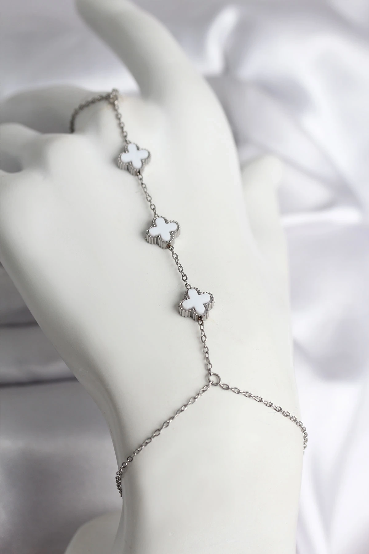 316L Çelik Gümüş Renk Beyaz Yonca Model Kadın Şahmeran