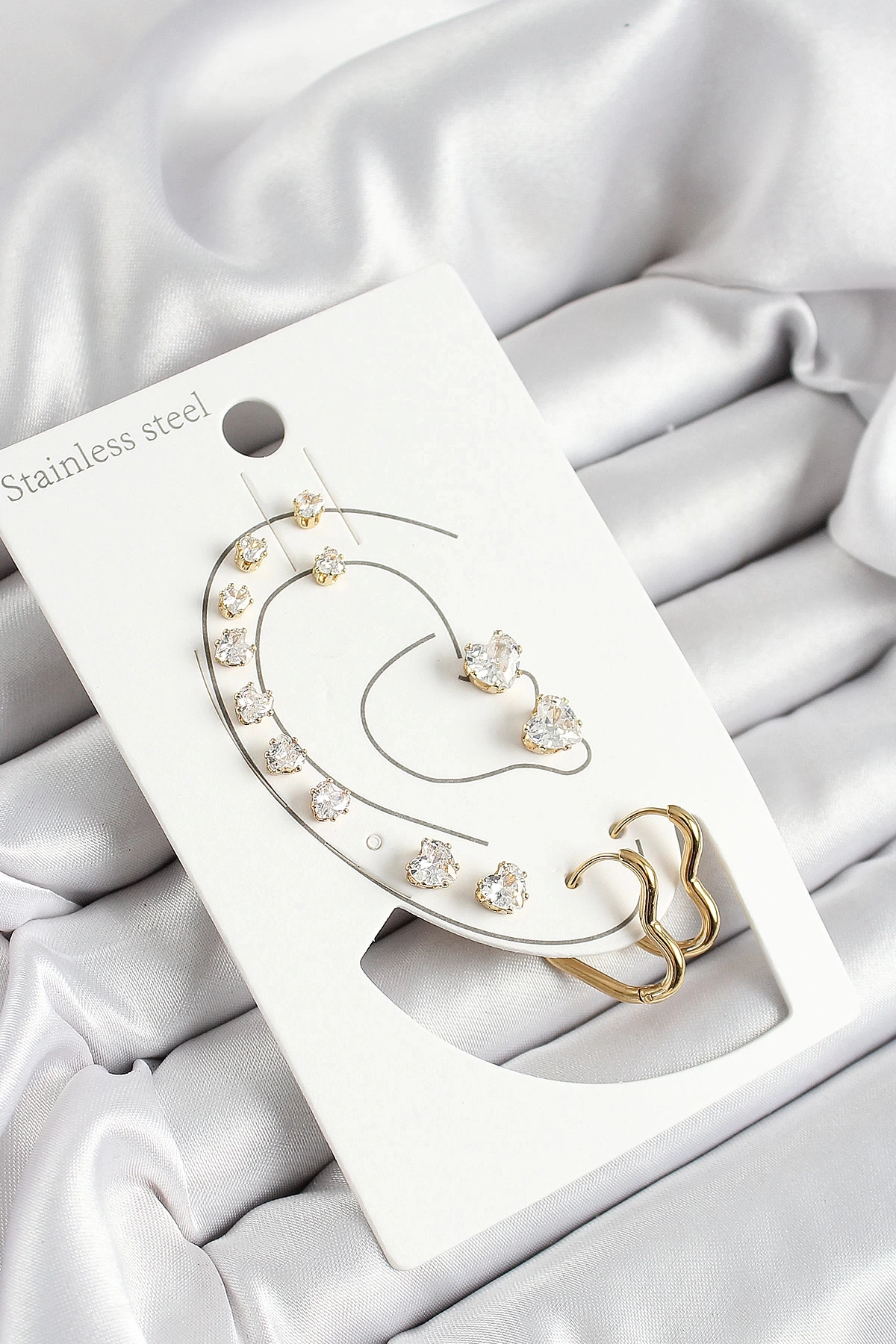 316L Çelik Kalp Figürlü Ve Zirkon Taşlı Gold Renk 7li Çift Kadın Küpe Set